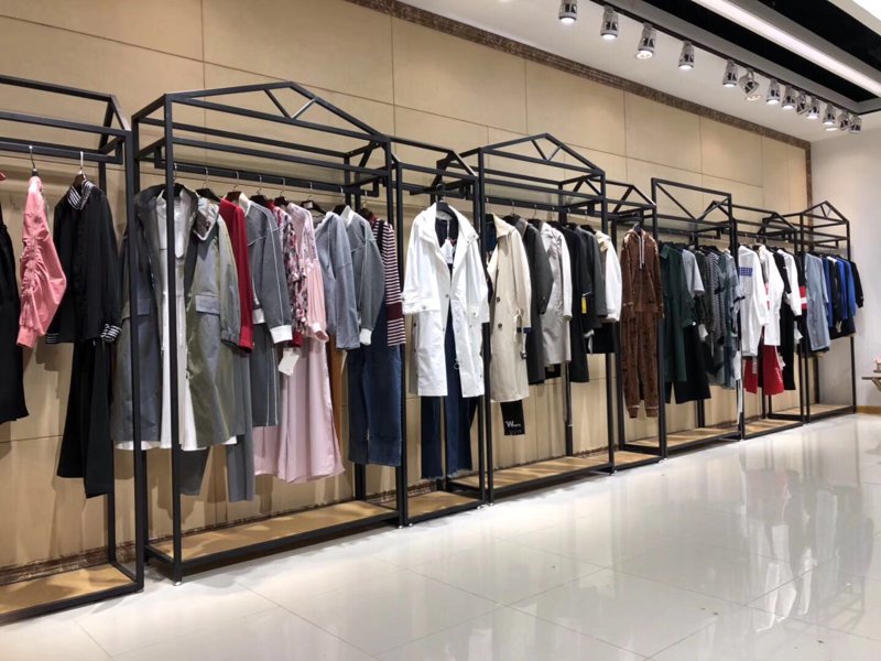雅格尔服饰公司的品牌策略：为何它如此成功？
